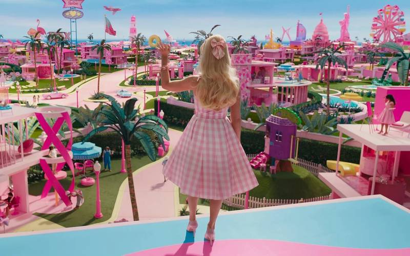 A construção dos cenários de ‘Barbie’ causou escassez internacional de tinta rosa; veja fotos do incrível set