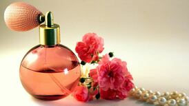 3 perfumes mixtos ideales para las que prefieren aromas florales