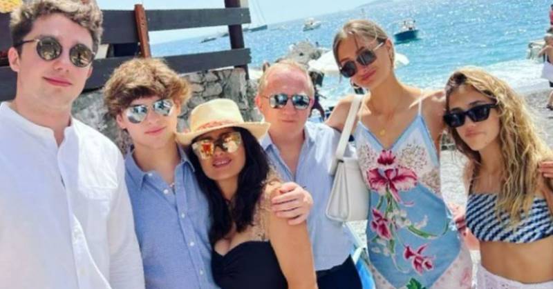 Salma Hayek está disfrutando de unas merecidas vacaciones con toda la familia