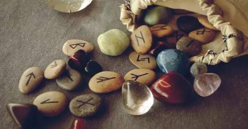 El misterio del oráculo de las runas: para qué sirven y cuál es su significado