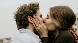Los 4 signos del zodiaco que mejor besan: sus besos son inolvidables