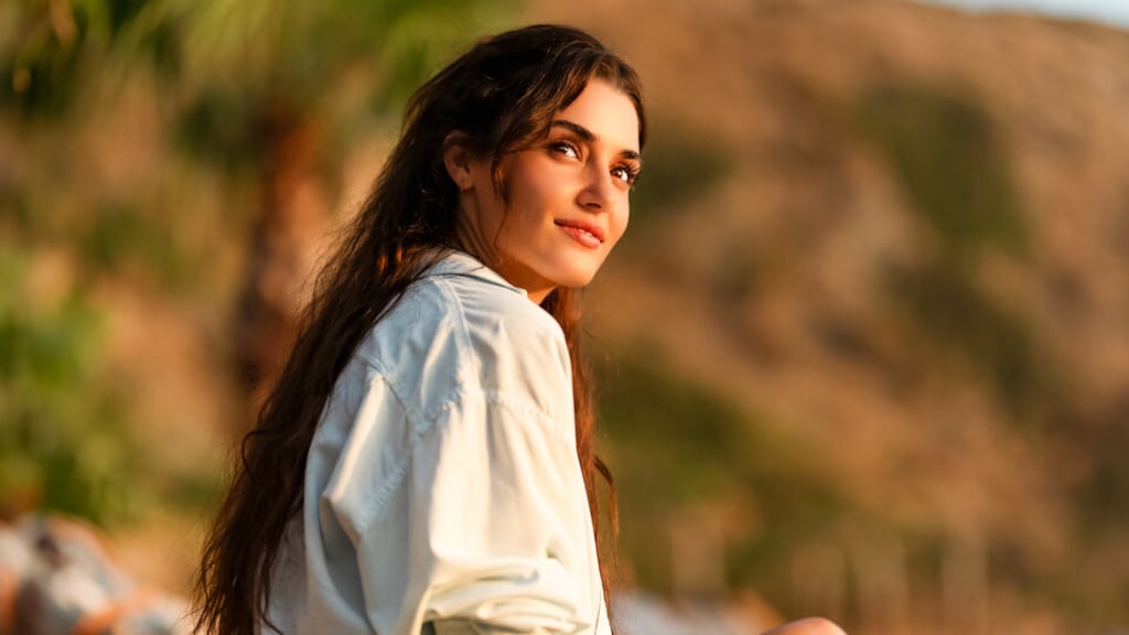 Es una película con una historia que mezcla negocios, amor y tensión