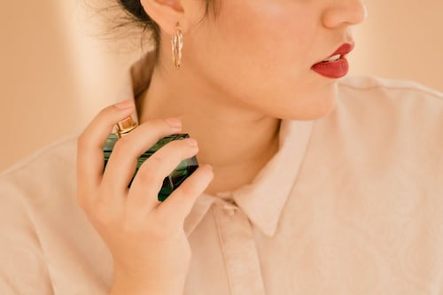 ¿Quieres comprar un perfume caro? Estas son las claves que debes saber antes de invertir, según los expertos
