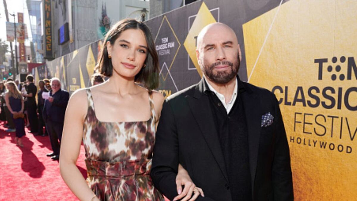 John Travolta reaparece con su hija y ella sorprende a redes con el impactante parecido a su fallecida madre