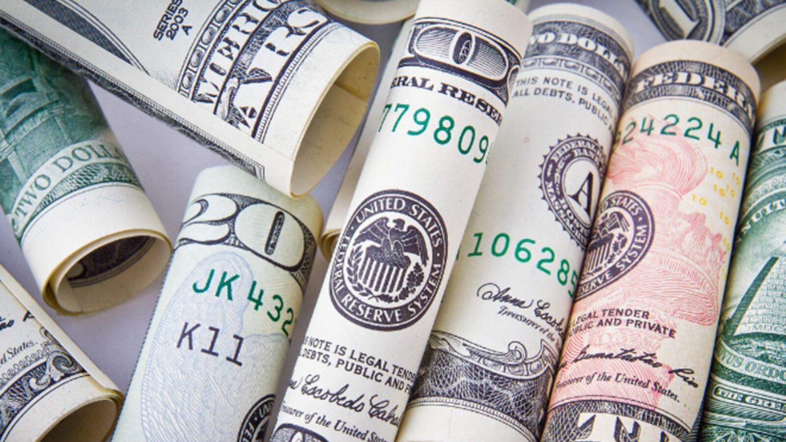 ¿Quieres atraer el dinero? Estos rituales con el eclipse lunar te ayudarán.