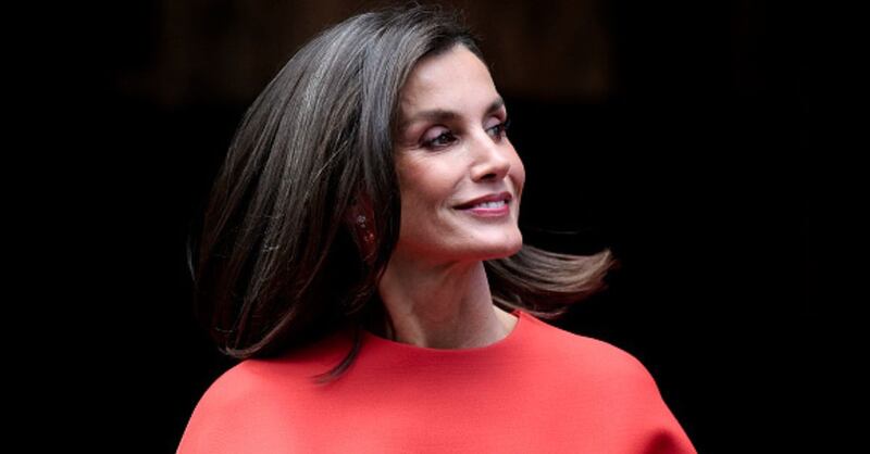 Reina Letizia revive el “barbiecore” y la prensa mundial se rinde ante ella por sus looks: “Elegante y cautivadora”