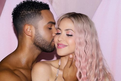 Shakira apareció muy amorosa con Lucien Laviscount y estalló las redes