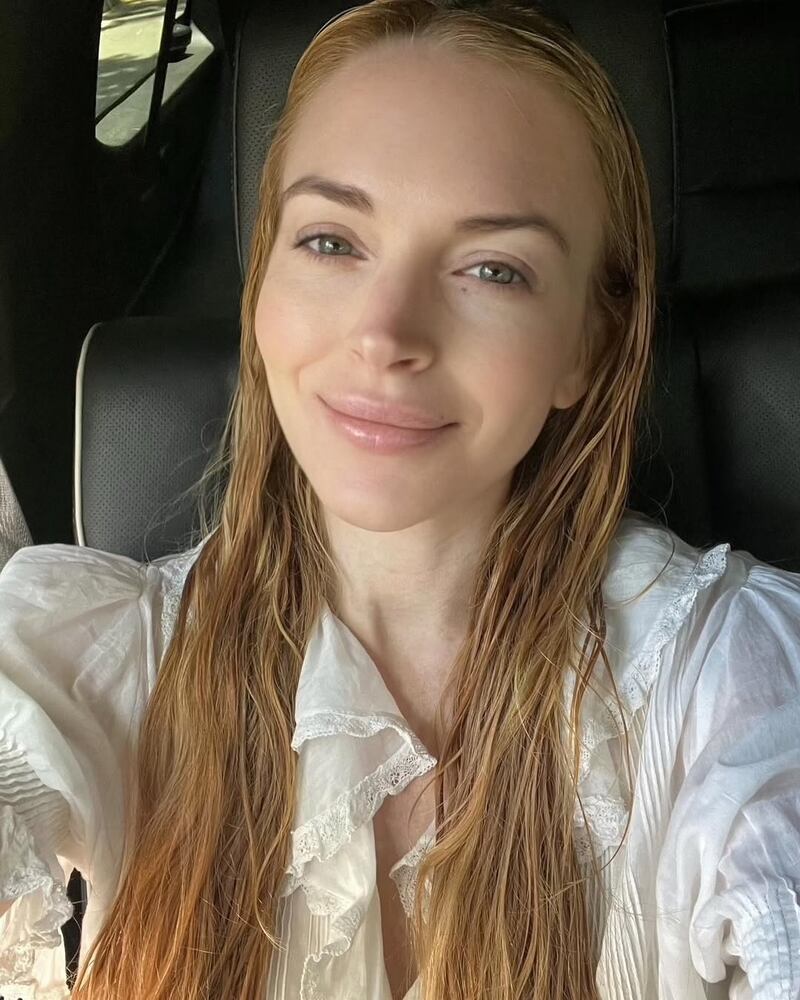 Lindsay Lohan presume su rostro sin maquillaje