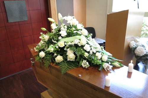 Funeraria ofrece feretro de Barbie y se vuelve tendencia en redes