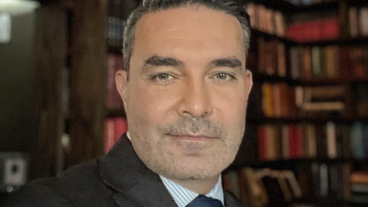 El famoso actor de telenovelas, Mauricio Islas, compartió el tratamiento estético al que se sometió recientemente.