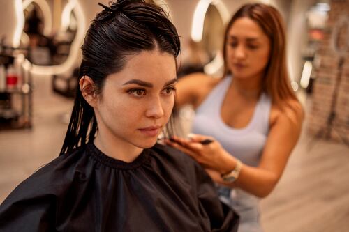 Mira los días más favorecedores del calendario lunar de septiembre 2025 para cortarte el cabello