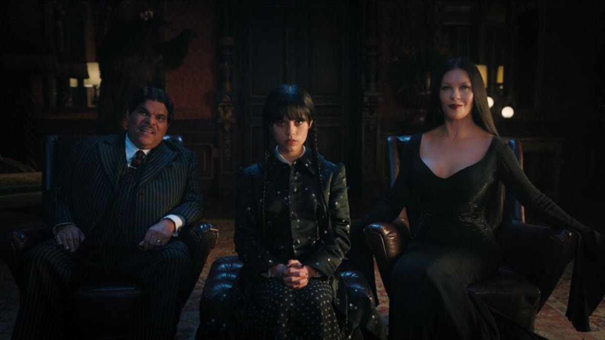 La serie 'Merlina' hace guiños a las producciones previas sobre la familia Addams