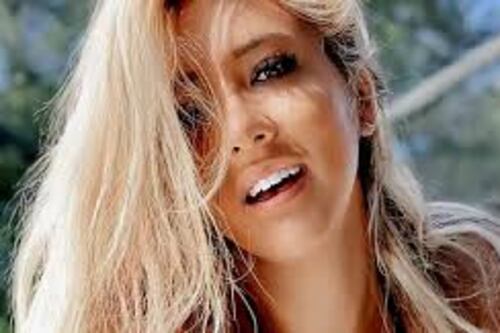 Modelo de OnlyFans y Playboy revela lo que dicen de ella en escuela de sus hijos