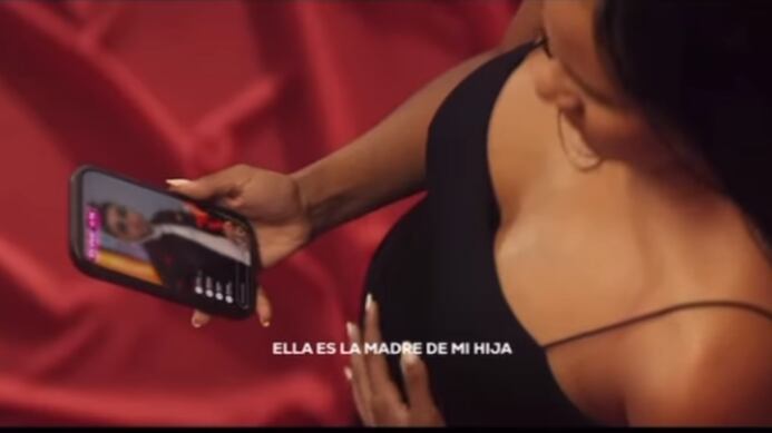 Escena de video de Narcisista