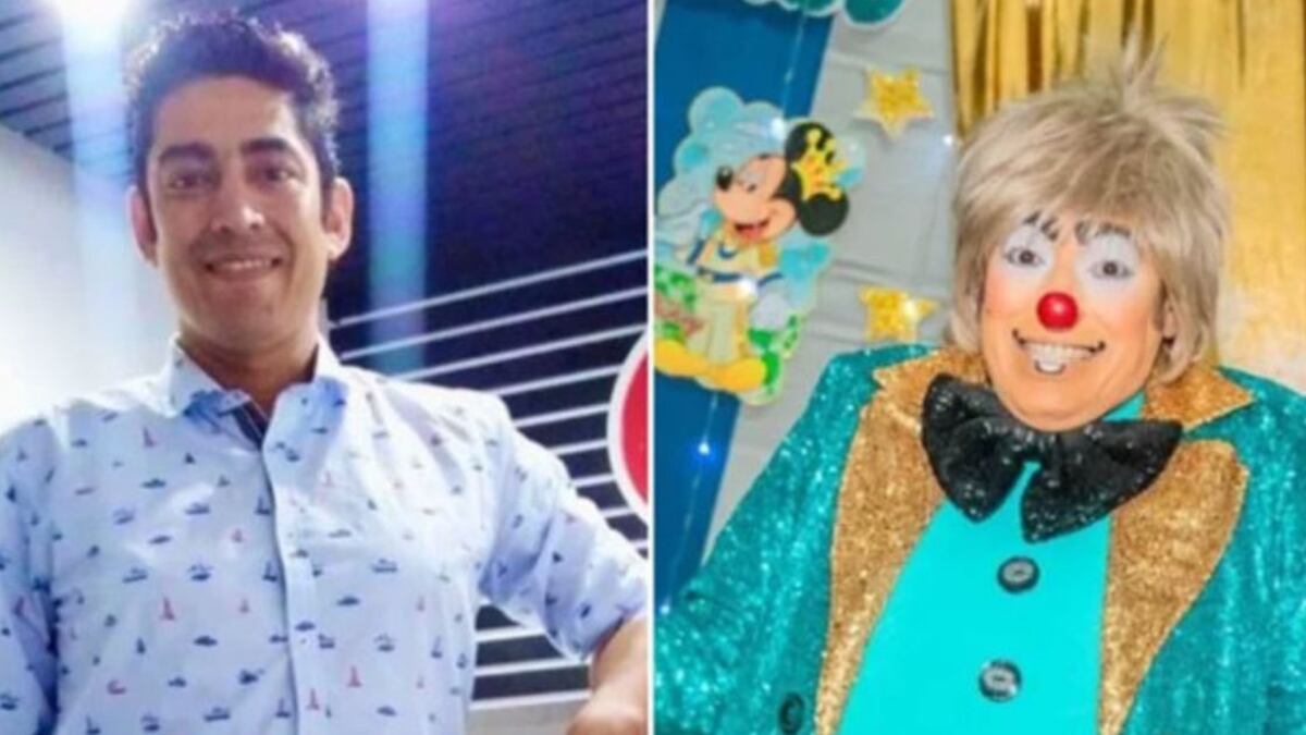 Raúl Rivera publicó una foto en su Facebook donde sale él vestido de payaso junto a sus compañeras realizando una exposición