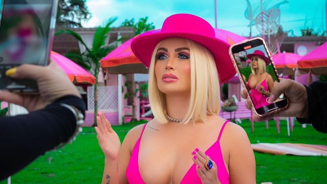 Sara Uribe dice que cada mujer puede ser la muñeca que soñó, pero a muchas no les pareció el comentario.