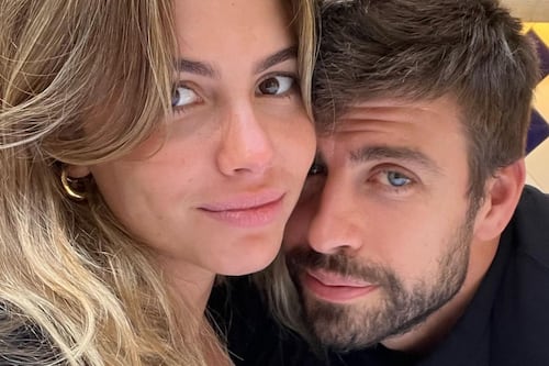 “Tres años y apenas la presume” Piqué reaparece más enamorado que nunca de Clara Chía en románticas fotos