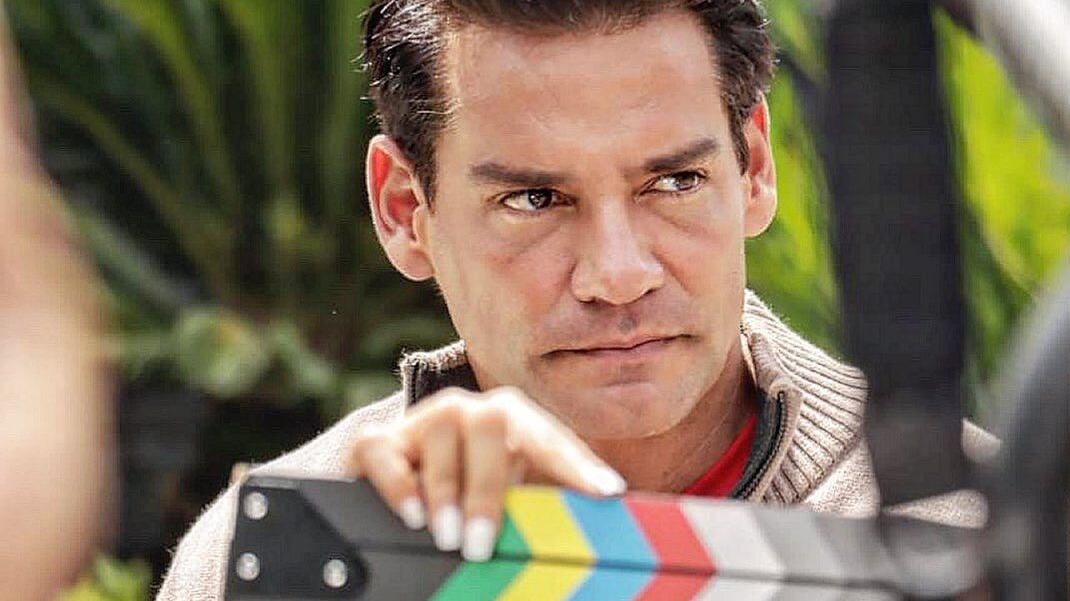 La revista People de Estados Unidos reparó en la decisión que tomó el actor Cristián de la Fuente para evitar más críticas por su infidelidad.