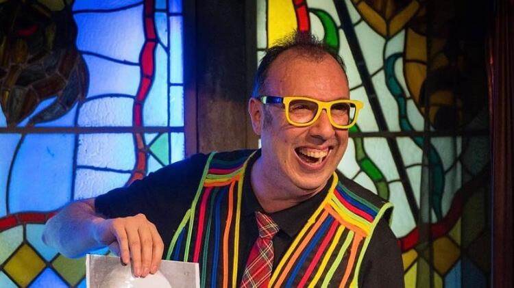 Mago español falleció en pleno espectáculo y el público creía que era parte de su show.