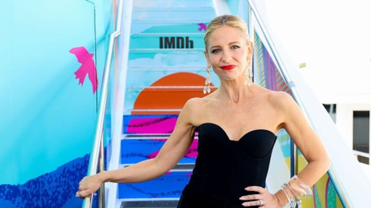 Sarah Michelle Gellar reaparece con nuevo look y sorprende a redes: se quitó 10 años de encima