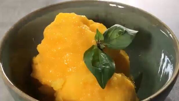 Así puedes preparar un helado de mango