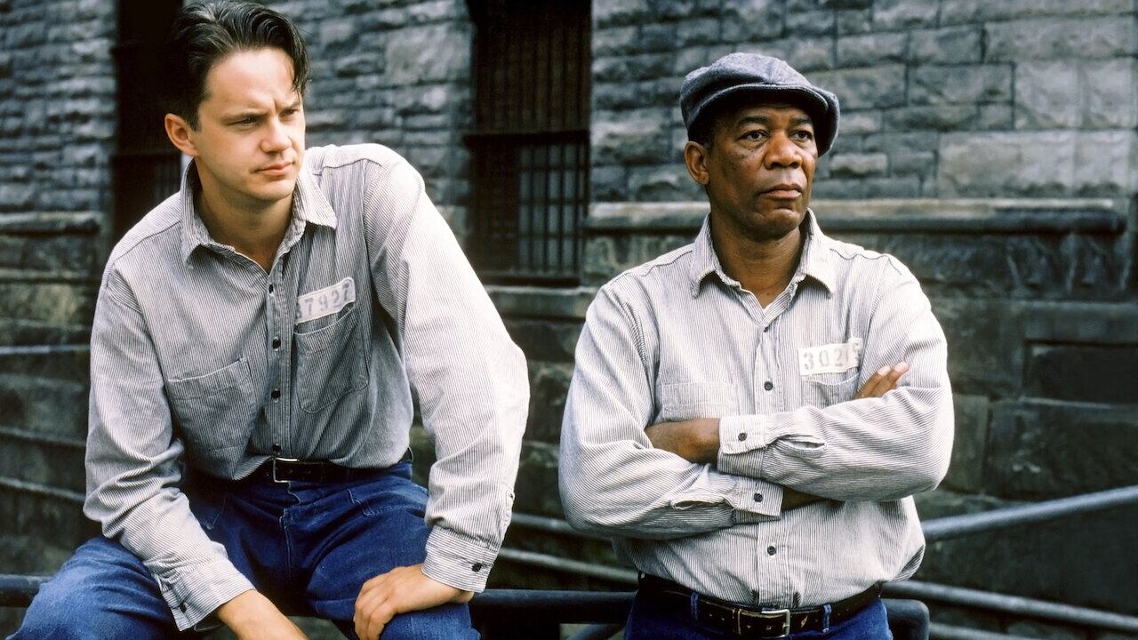 Es una película protagonizada por Tim Robbins y Morgan Freeman e inspirada en la novela corta de Stephen King ‘Primavera, esperanza eterna: Rita Hayworth y la redención de Shawshank’ publicada en 1984.