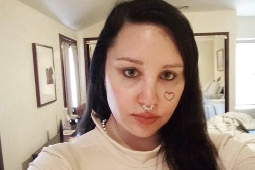 Fans de Amanda Bynes en shock tras impactante look de la recordada actriz juvenil