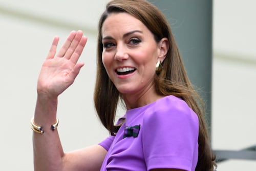¡Irreconocible! Kate Middleton cambia radicalmente de look y reaparece con el tono de pelo menos pensado