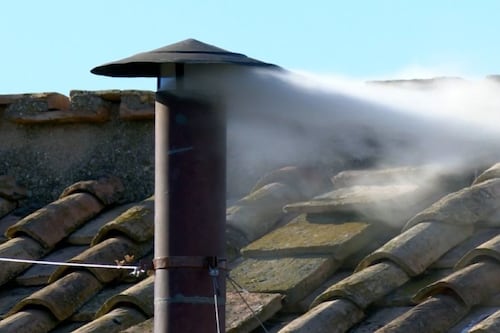 Habemus papam: Humo blanco en el Vaticano anuncia al nuevo pontífice