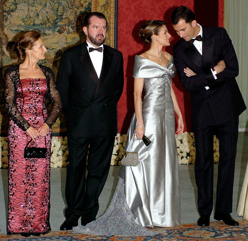 Los actuales reyes de España, junto a los padres de Letizia