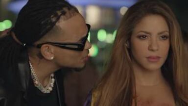 Ozuna y Shakira en el video de Monotonia.