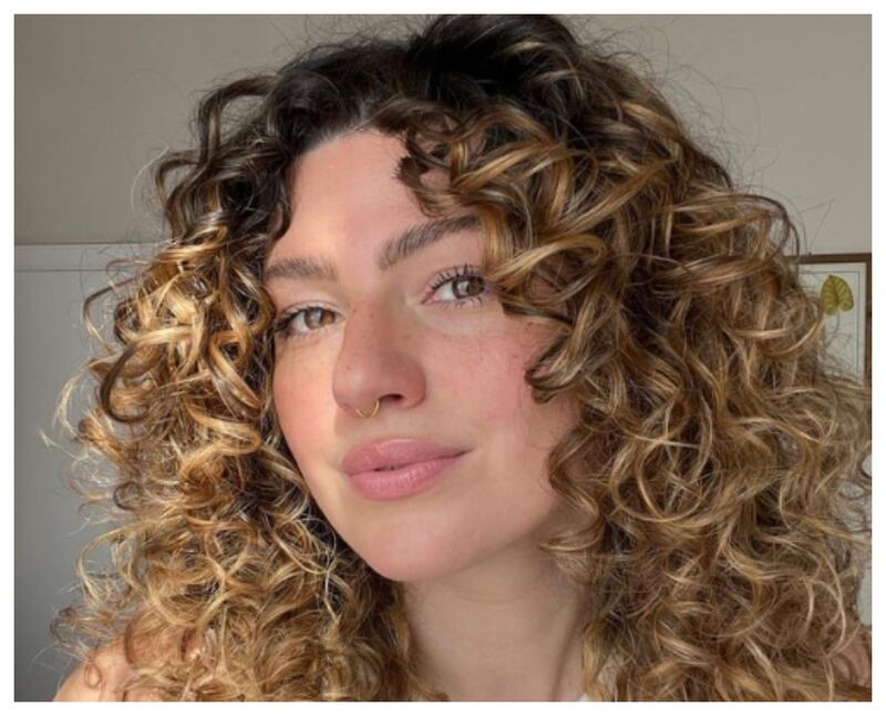 Corte antiedad para disimular las patas de pollo