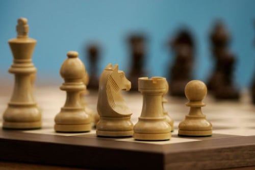 Acusan a competidor de ajedrez de hacer trampa: hablan de chips anales
