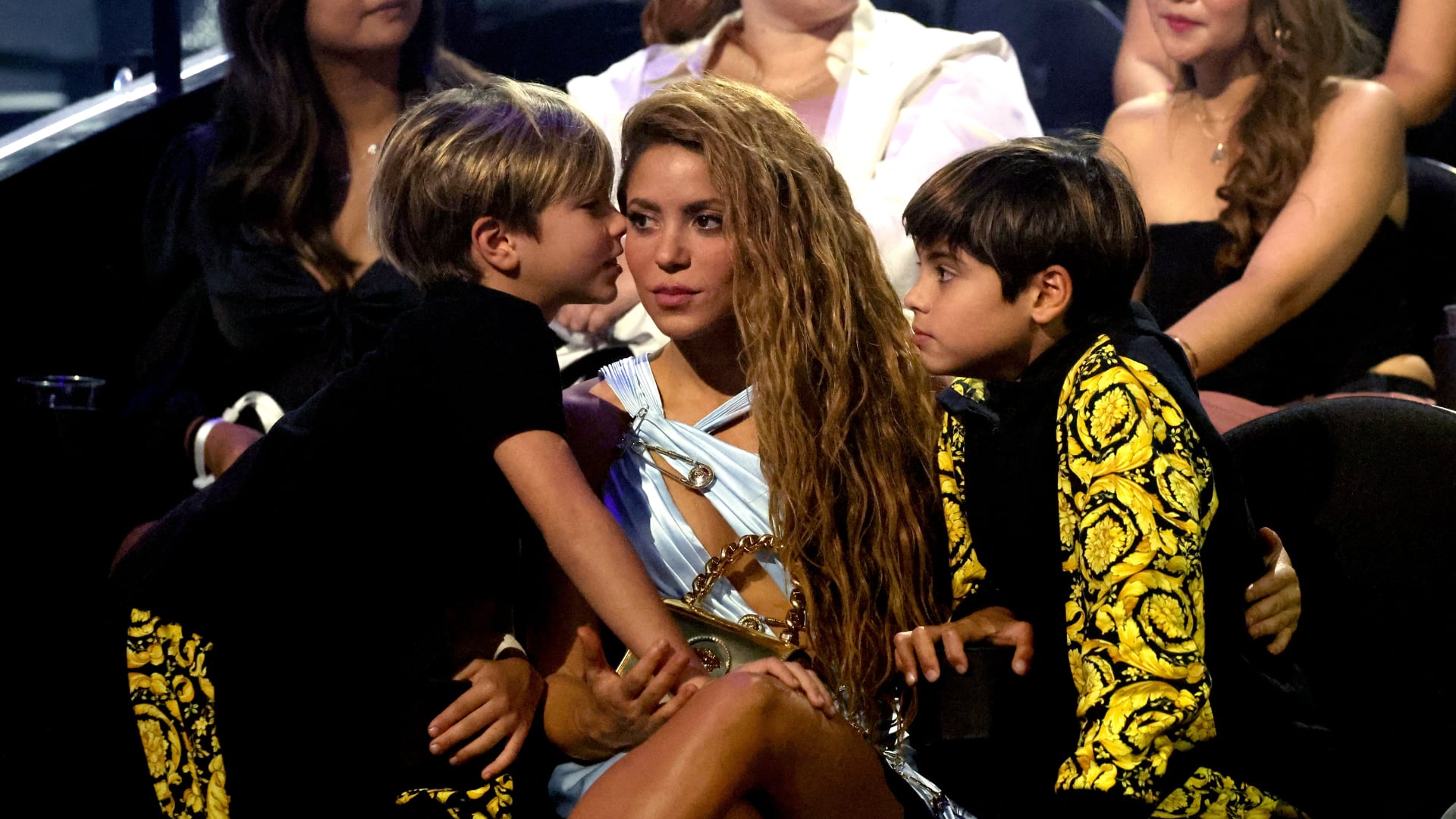 Shakira recibió un piropo de su hijo durante una entrevista para televisión durante los Video Music Awards 2023.
