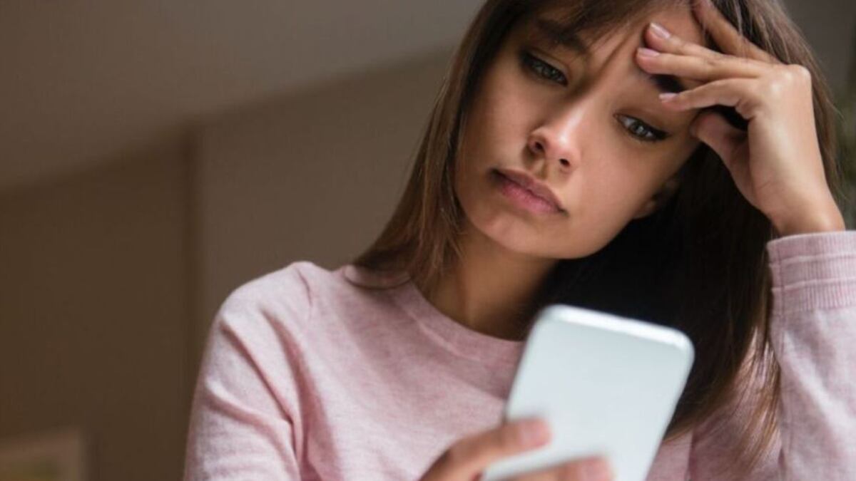 WhatsApp: 8 razones por las que un hombre te deja "en visto"