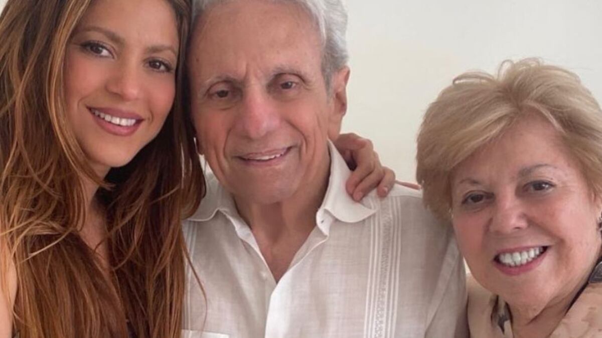 Shakira reveló a ‘People’ cómo se enteró de la infidelidad de Piqué y la ayuda que sus padres le han brindado en el duelo de su separación.