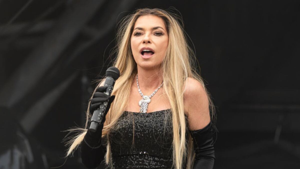 "Tiene que demandar a su cirujano plástico": Shania Twain reaparece irreconocible y deja en shock a las redes