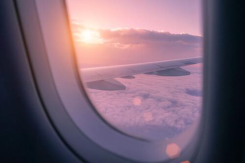 (Video) Momentos de pánico vivieron pasajeros en un vuelo cuando uno de los vidrios se rompió