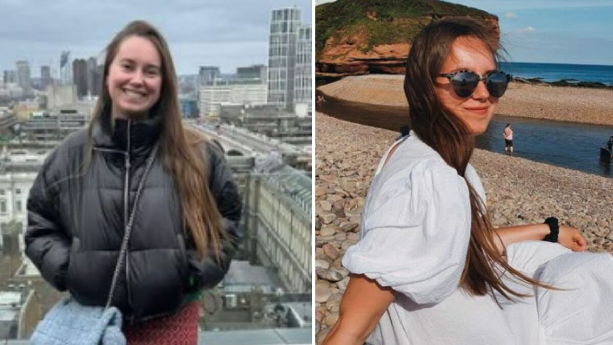 Joven sale con hombres más viejos