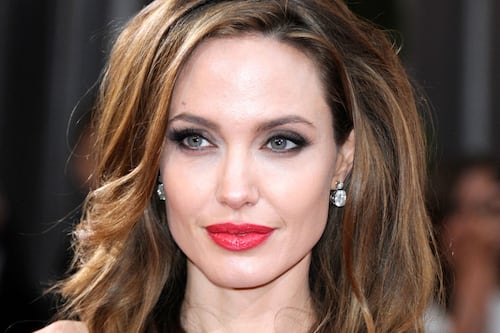 ¡Impactante! Angelina Jolie cumplió 50 y su apariencia deja sin palabras