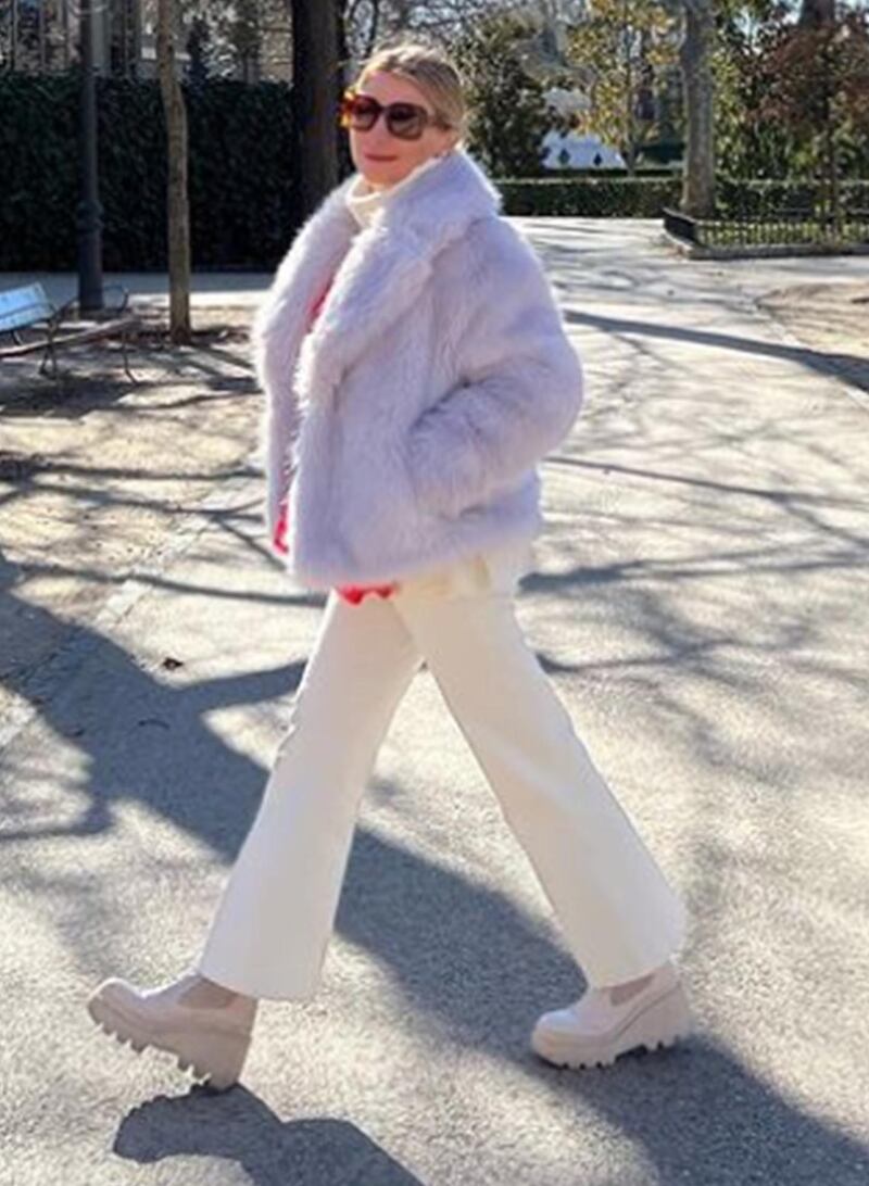 Looks con pantalón bota ancha: la tendencia que JLo y Ludwika Paleta imponen para el 2023