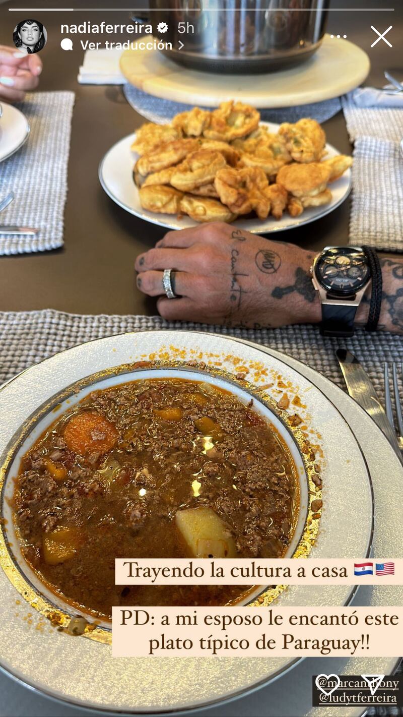 Nadia Ferreira comida típica de Paraguay.