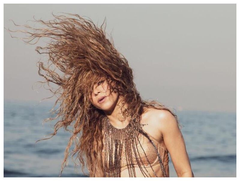 Shakira con su bikini en el video de Clandestino