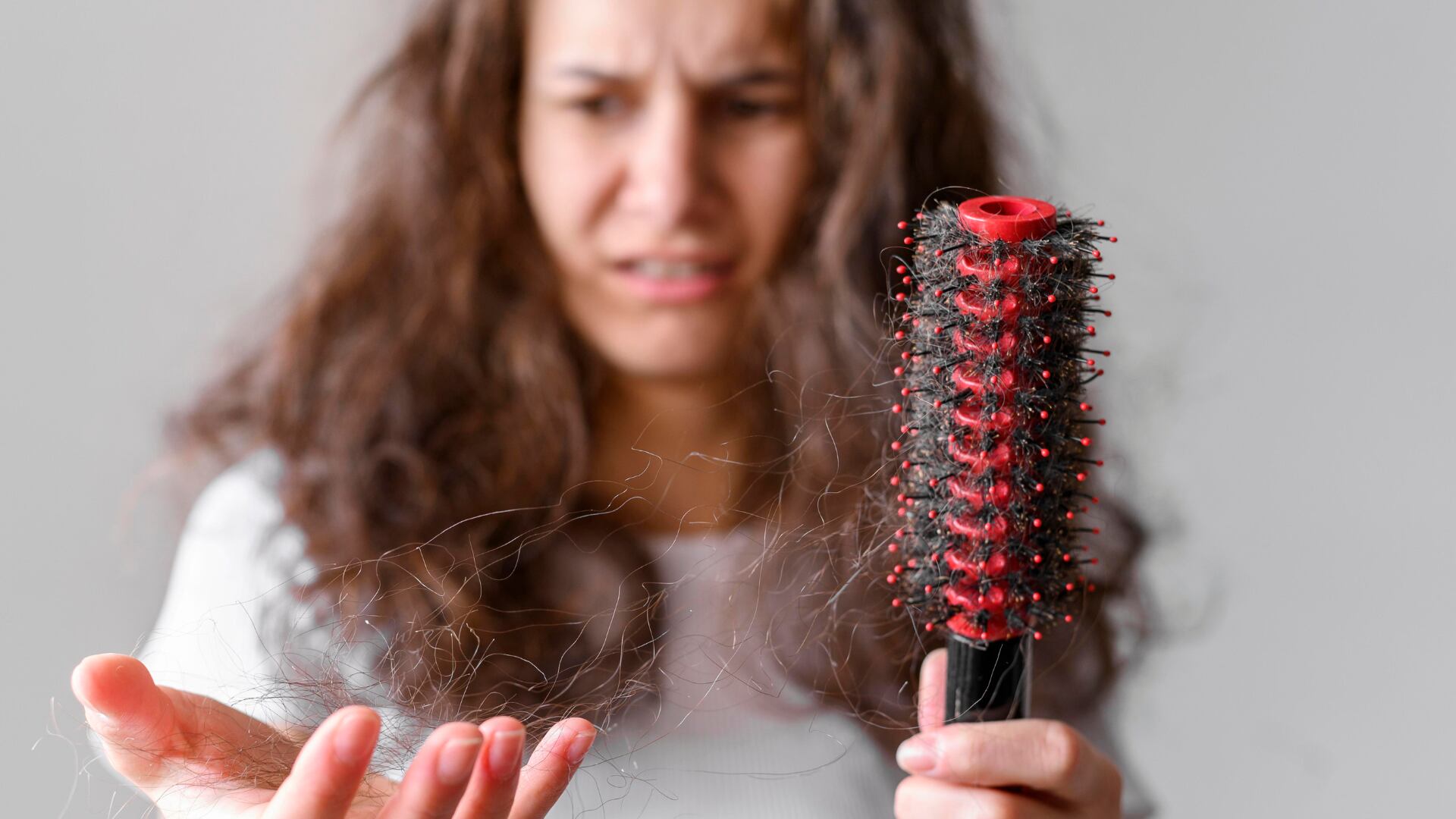 Estos son los errores que cometes con tu cabello y lo dañan.