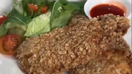 Pollo apanado con avena