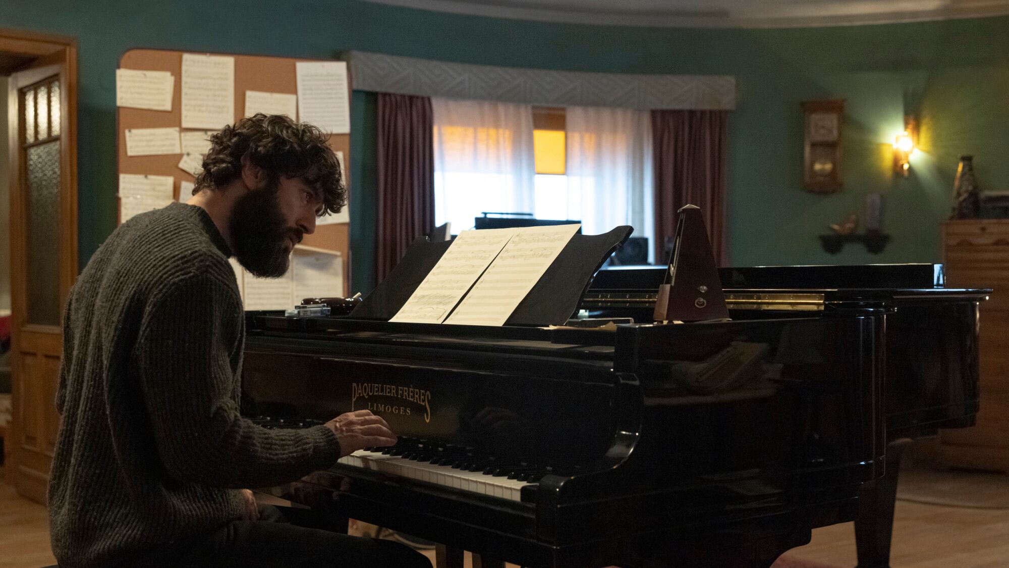 La adaptación de la novela de Mikel Santiago llegó a Netflix