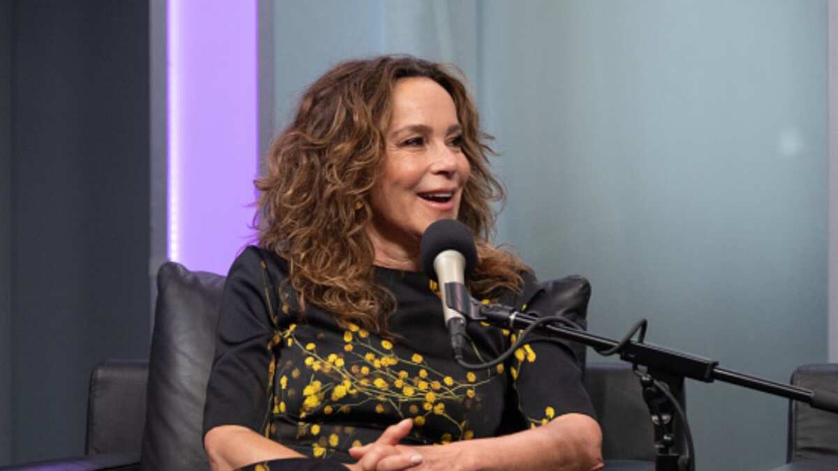 Protagonista de Dirty Dancing reaparece a sus 64 años y deja con la boca abierta a las redes con este look