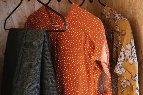 Carolina Herrera revela el estampado que más rejuvenece en tus looks y debes incluir en tus outfits de 2025