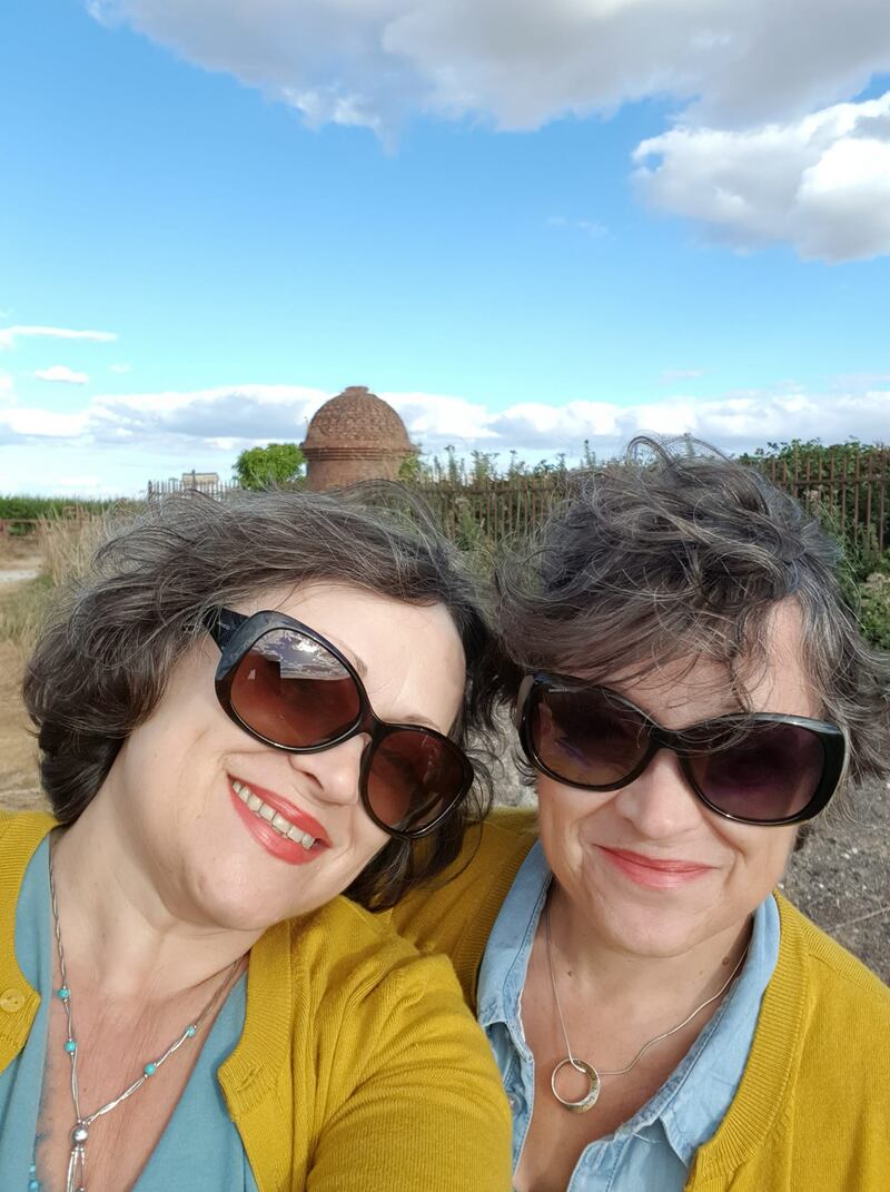 Las gemelas Burns, actrices de 'El resplandor', en la actualidad