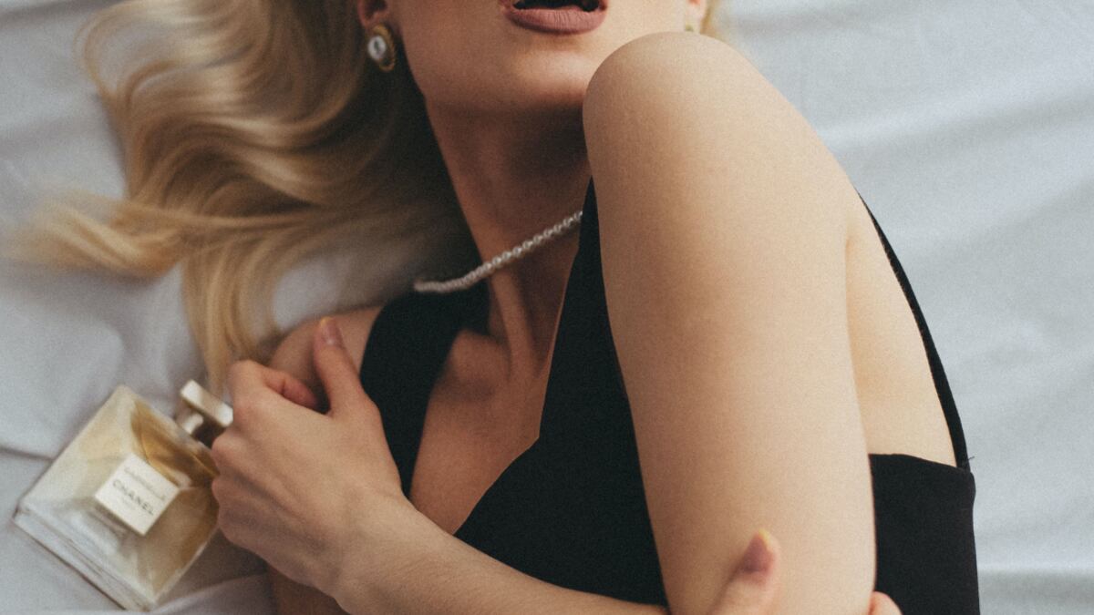 Estos son los perfumes que solo las mujeres inolvidables e irresistibles usan para seducir.